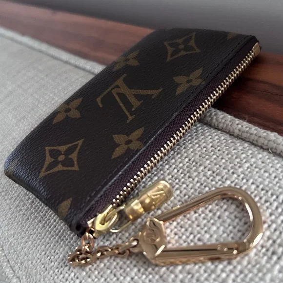 Louis Vuitton Monogram Key Pouch - Picture 2 of 12